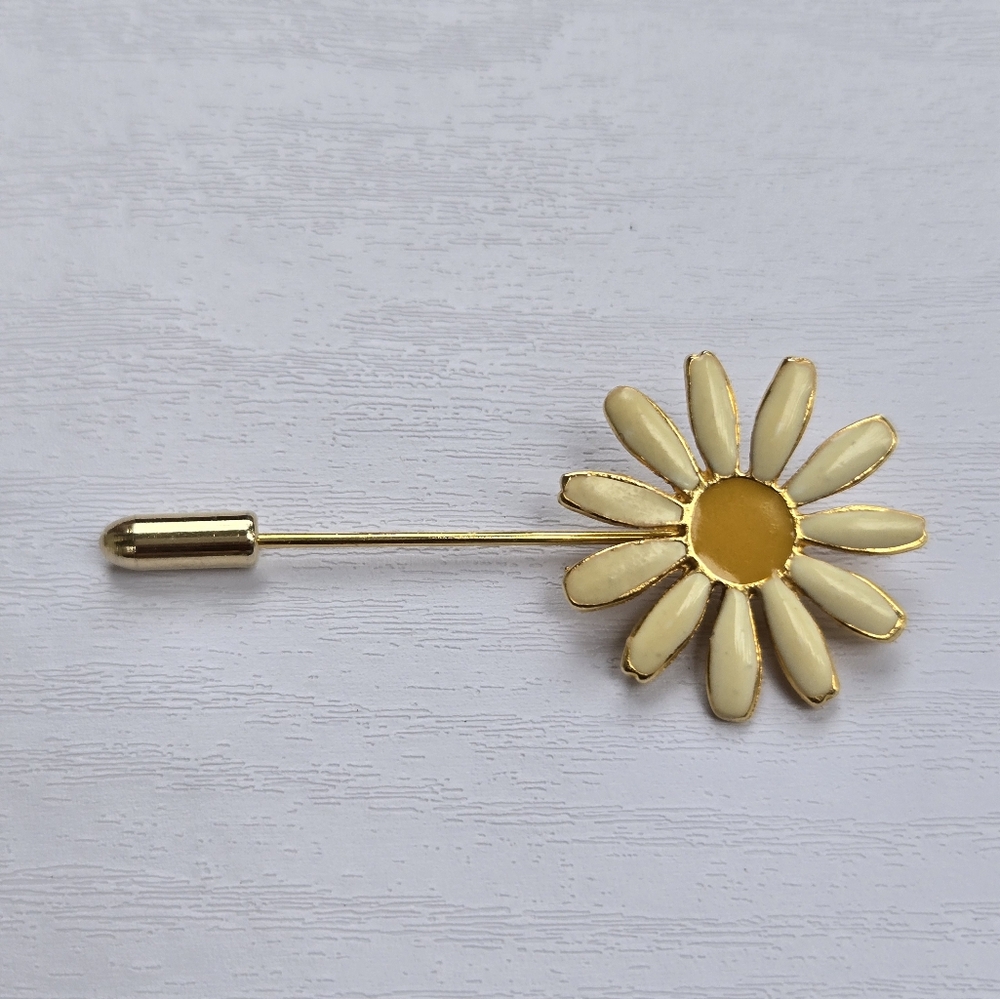 Gold and Cream Daisy Brooch Pin